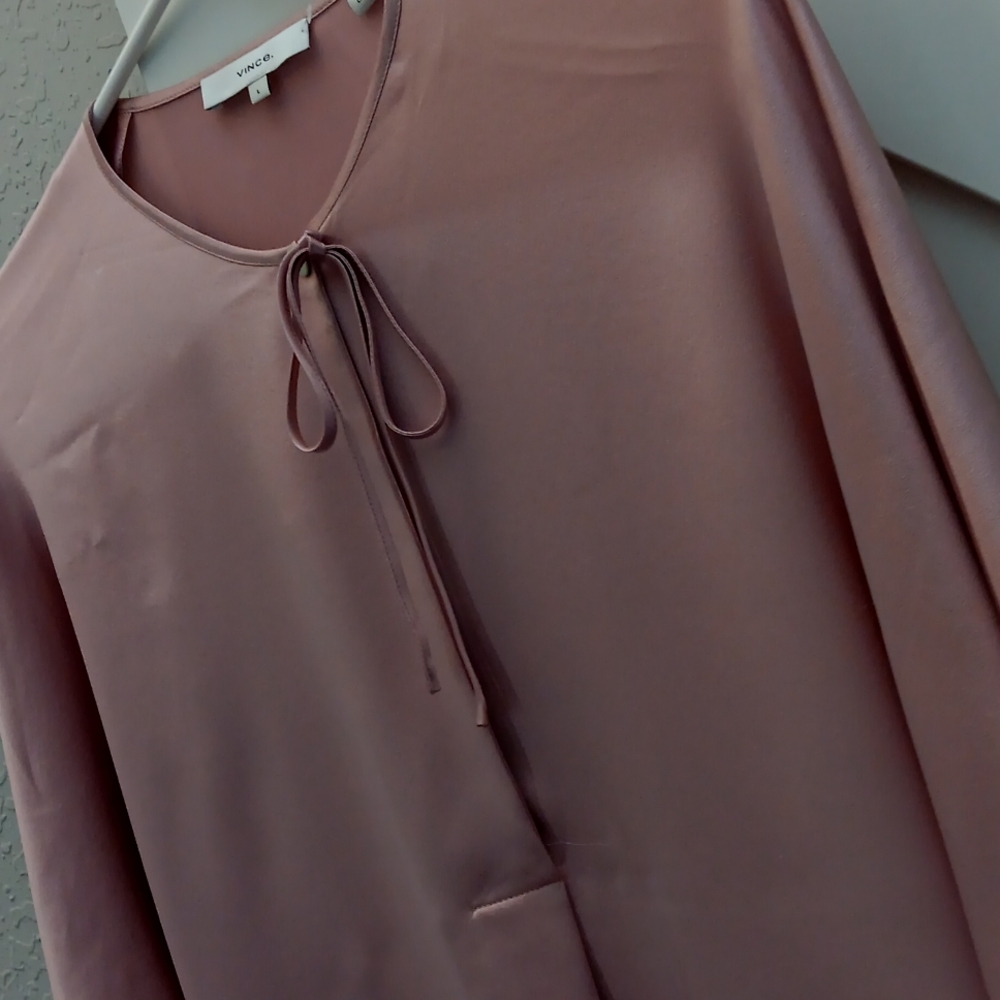 NEW! VINCE..SILK BLOUSE..LARGE - Picture 2 of 8